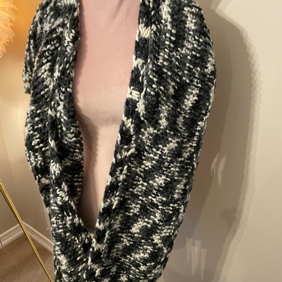 Lululemon Snood - Picture 2 of 4